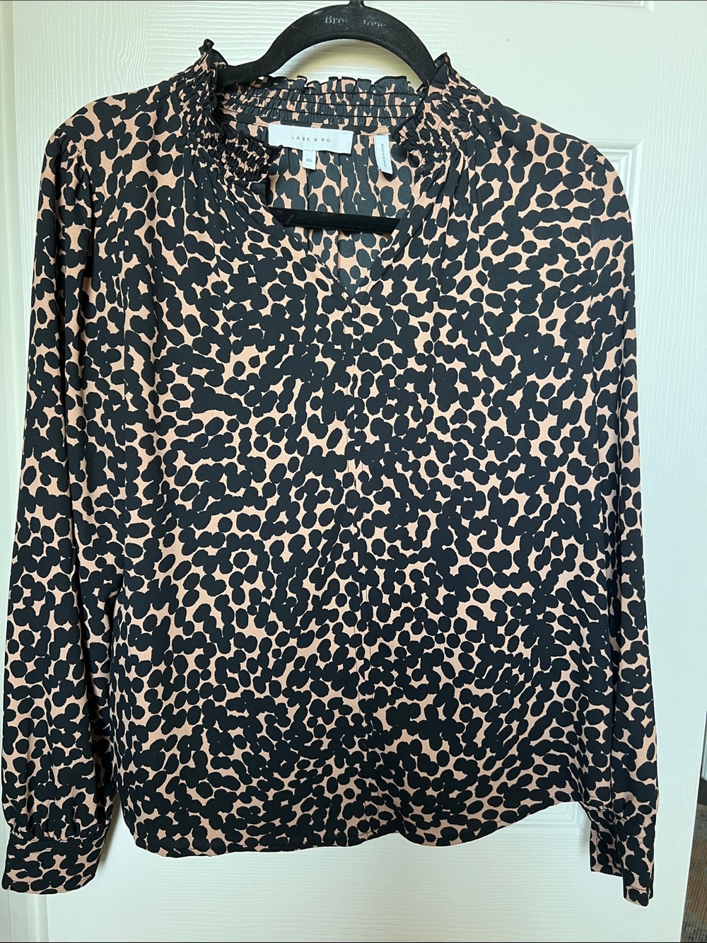 Lark & Ro Black and Beige Spot-Print Long Sleeve Blouse
